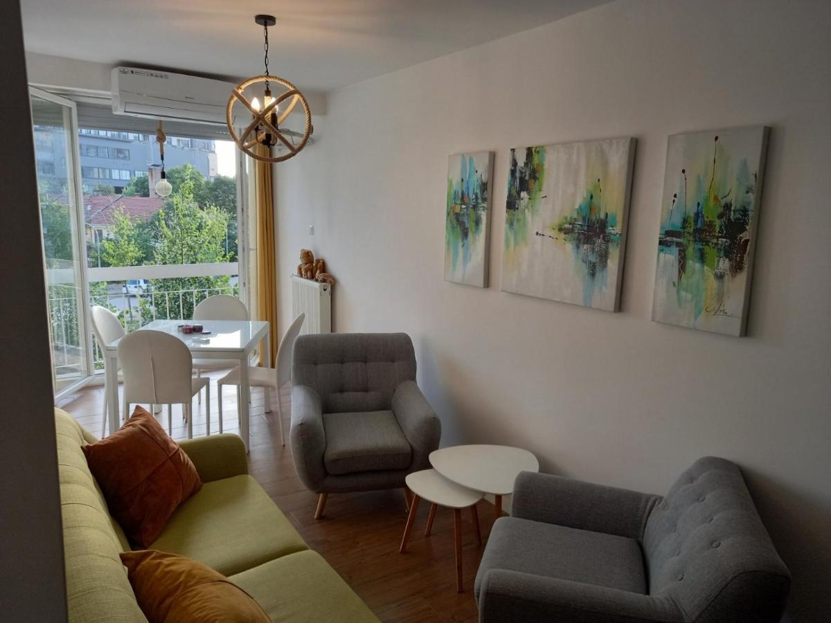 Aaa Apartment Pristina Exteriör bild