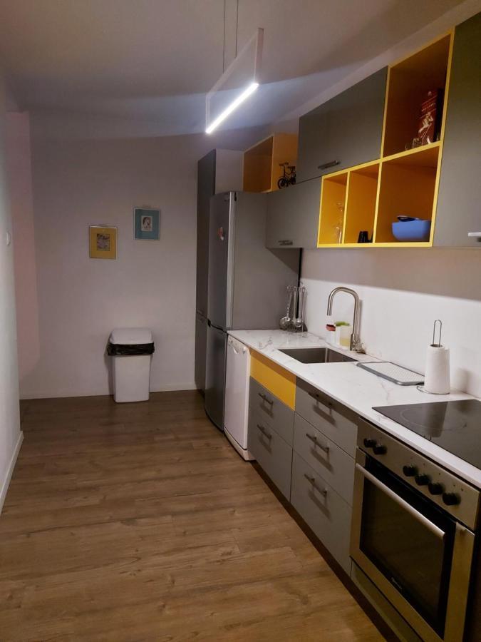 Aaa Apartment Pristina Exteriör bild